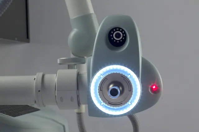 Skin imaging device used to examine moles and spots
